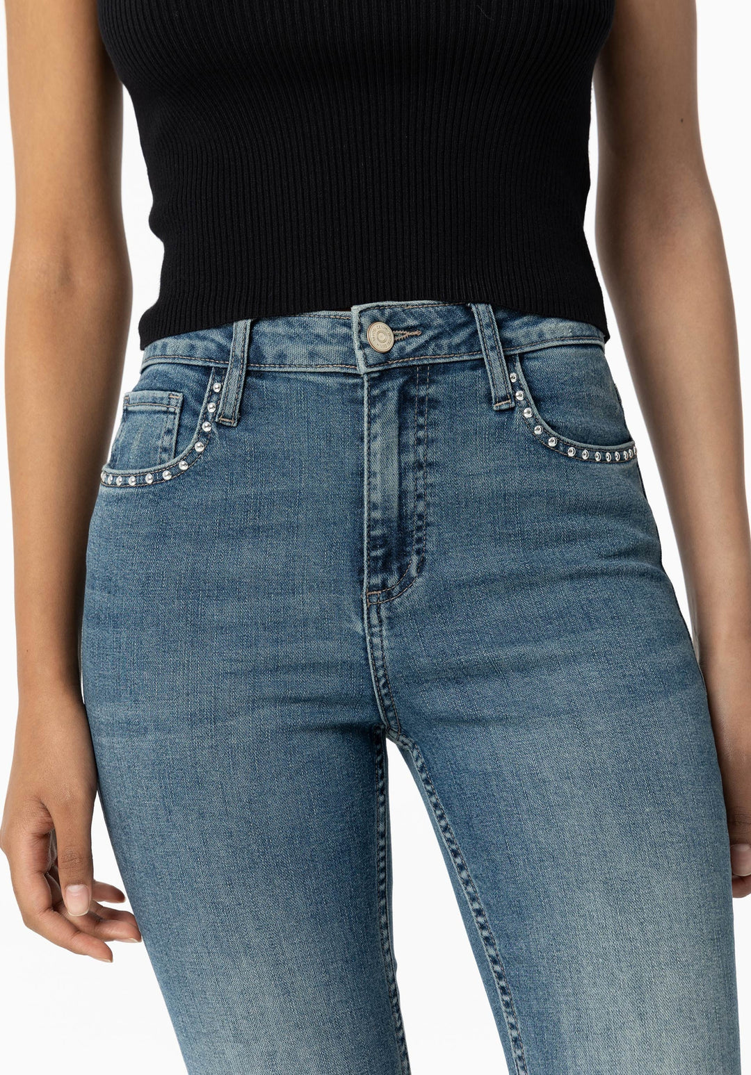 Jeans Megan Cropped Flare con Tachas