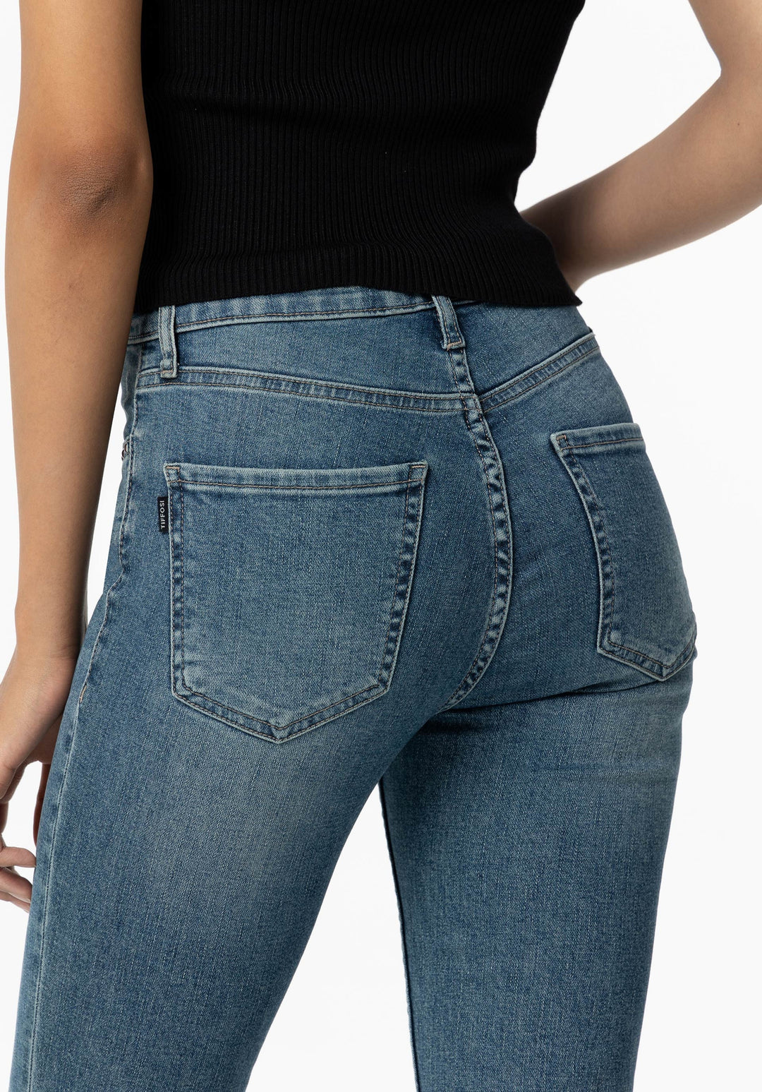 Jeans Megan Cropped Flare con Tachas